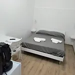 Revolution 2 Bed E Breakfast 住宿加早餐酒店