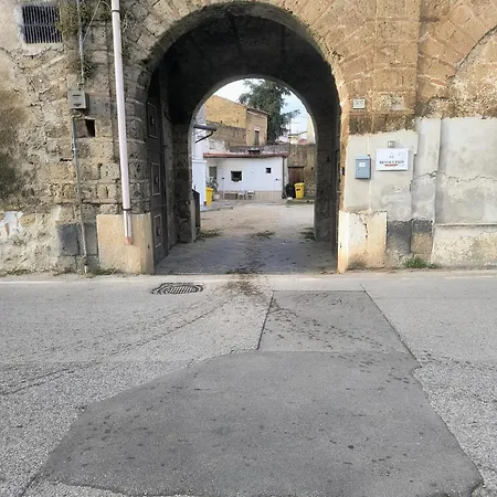 Revolution 2 Bed E Breakfast 3*