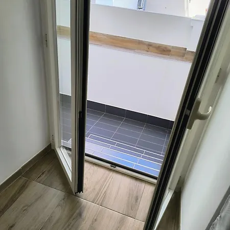 Revolution 2 Bed E Breakfast Couette-café 3*