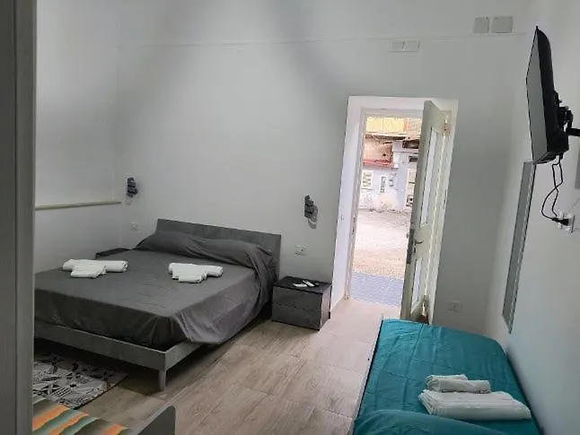 ベッド・アンド・ブレックファスト Revolution 2 Bed E Breakfast