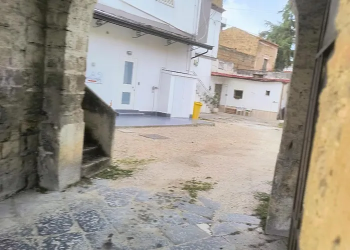 Revolution 2 Bed E Breakfast