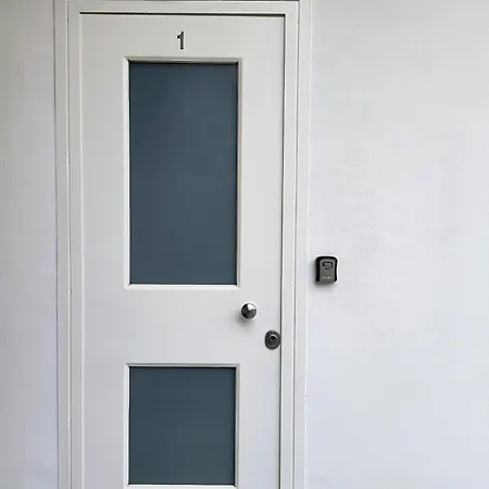 Revolution 2 Bed E Breakfast B&B