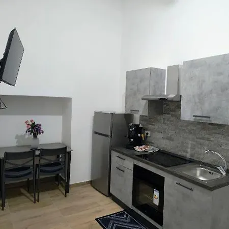 B&B Revolution 2 Bed E Breakfast 3*